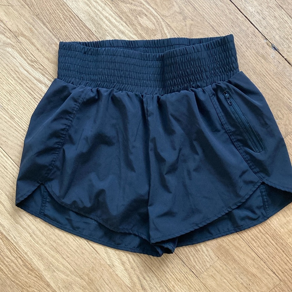 Black high rise athletic shorts large